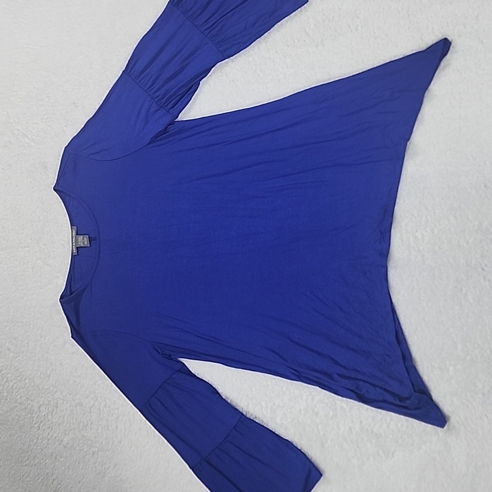 Kate & Mallory Rayon Blend 3/4 Bell  Sleeve Sharkbite Hem Stretch Top